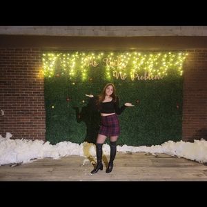 BooHoo plaid woman's mini skirt size 8